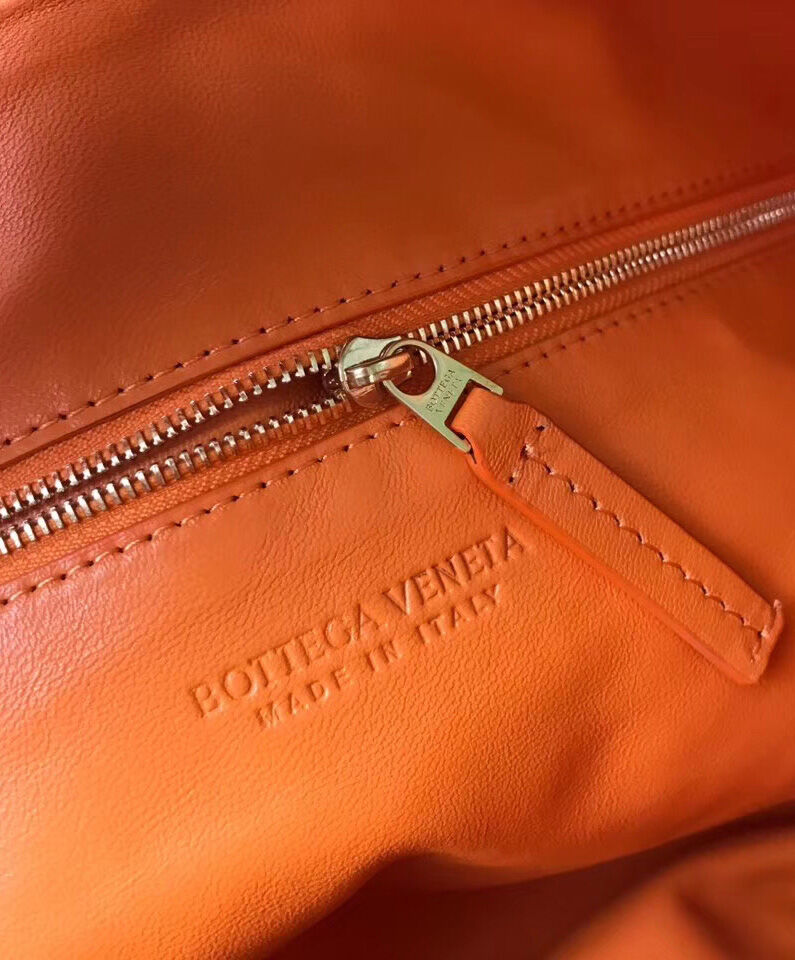 Bottega Veneta Rounded Hobo Bag In Intrecciato Nappa Orange